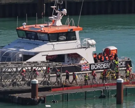 UK Ministers Insist Migrant Returns Deal with France Goes Ahead Amid Legal Injunction