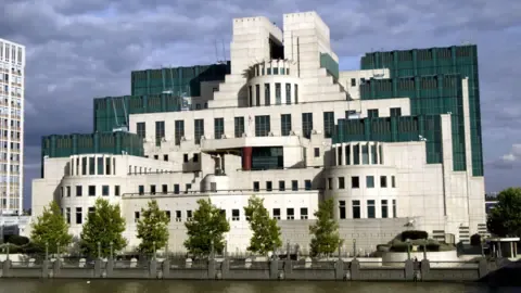 MI6 Launches Deep Web Portal to Lure Agents in Russia