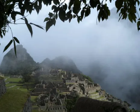 Boulders on Train Tracks Leave Hundreds of Visitors en route to Machu Picchu