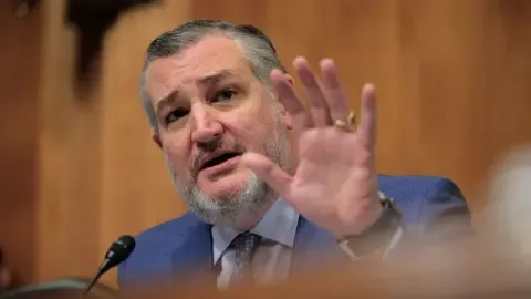 Lawmaker Cruz Likens American Broadcast Regulator to ‘Mafioso’ on Jimmy Kimmel Program