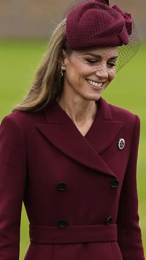 The First Lady’s Headpiece, Catherine’s Feather Brooch and Other Standout Looks Thus Far